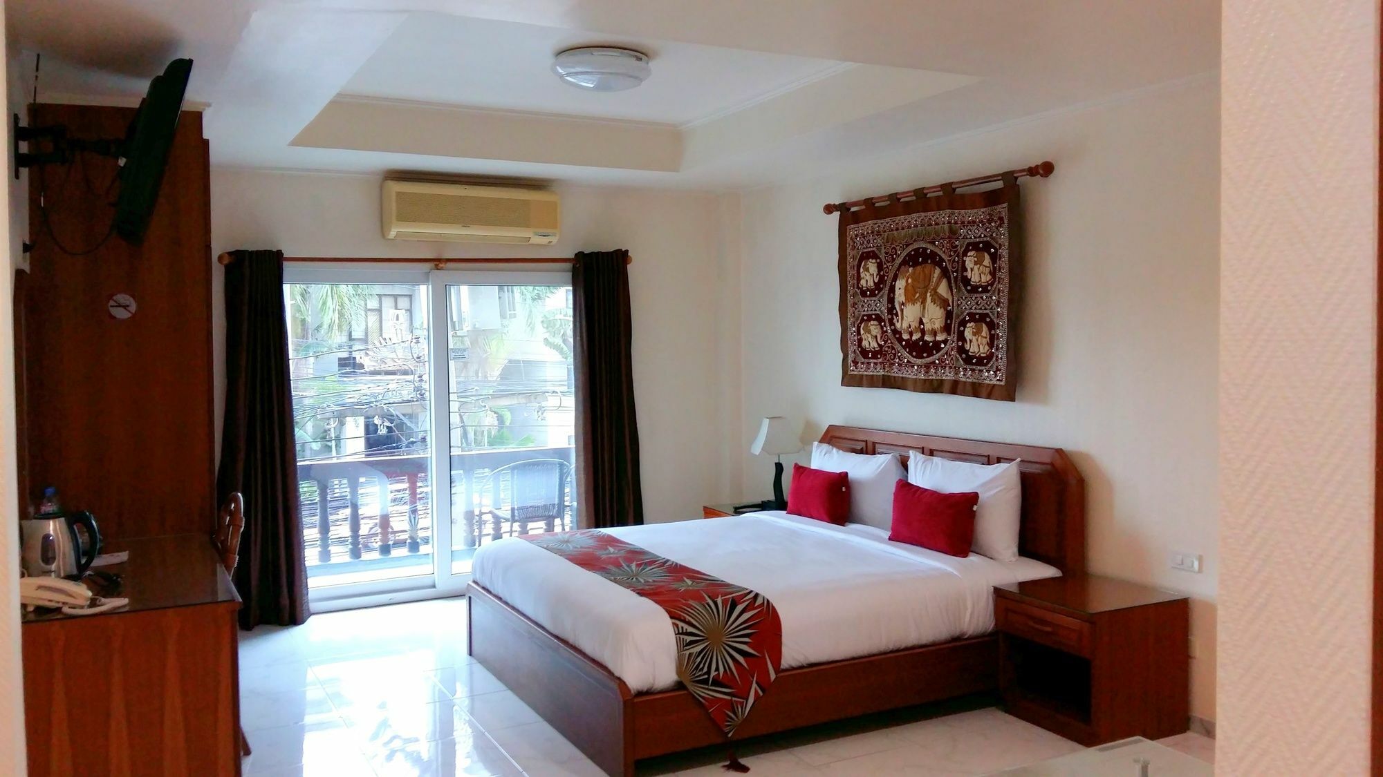 Hotel The Chillax Pattaya Exterior foto